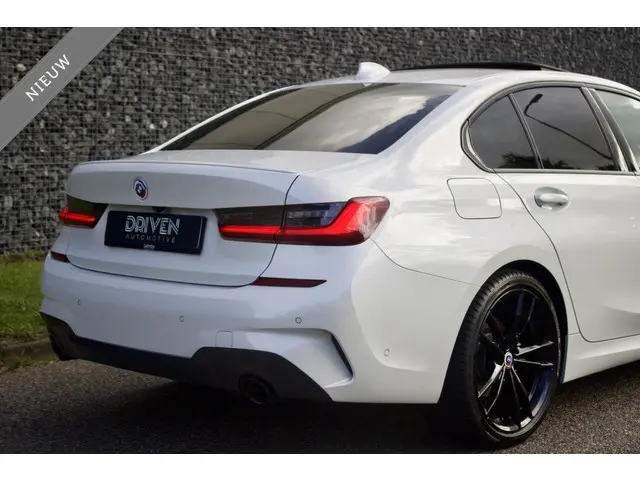 BMW 3 Serie 320i High Executive 2022 Benzine 16