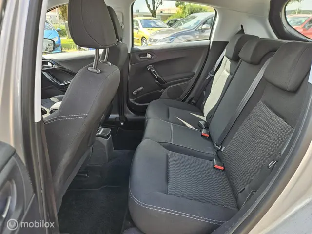 Peugeot 208 1.2 PureTech Active 2016 Benzine 12