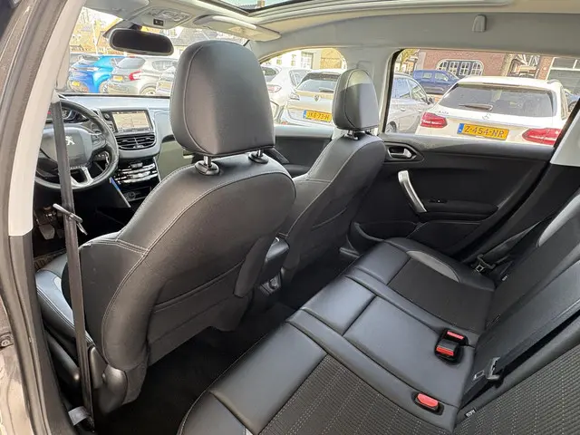 Peugeot 2008 1.2T 110pk Blue Lease Allure 2019 Benzine 8