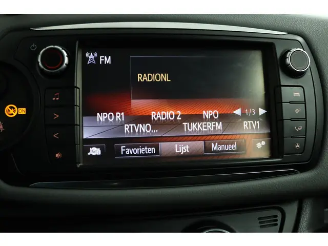 Toyota Yaris 1.0 VVT-i Comfort 2015 Benzine 8