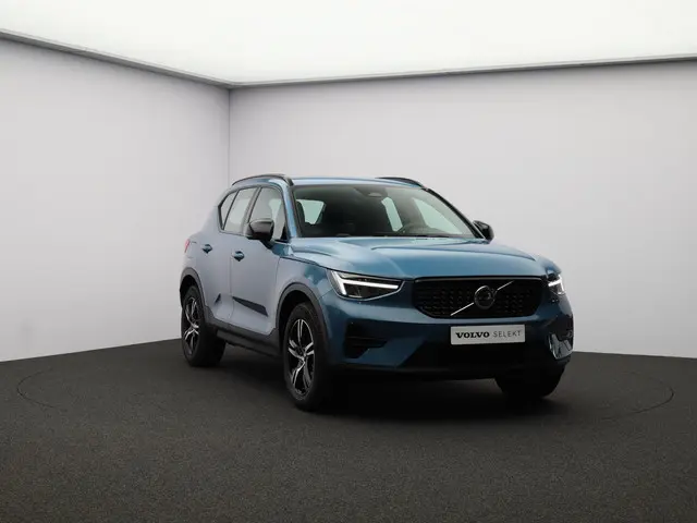 Volvo XC40 B4 Plus Dark 2025 Benzine 32