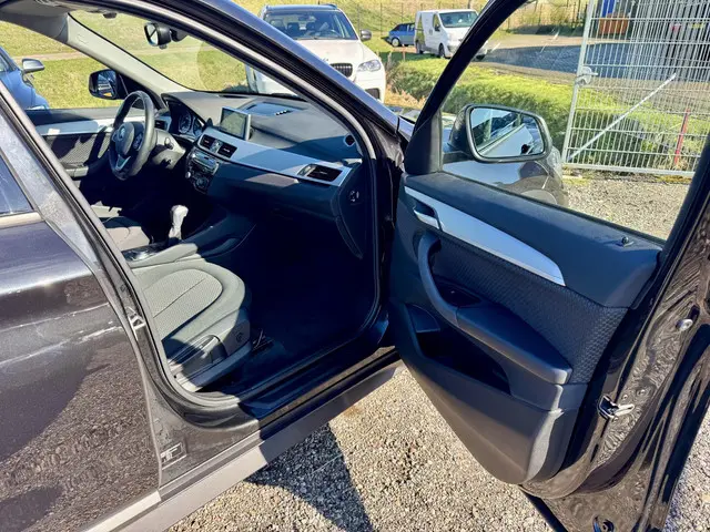 BMW X1 xDrive20i High Executive 2018 Benzine 26