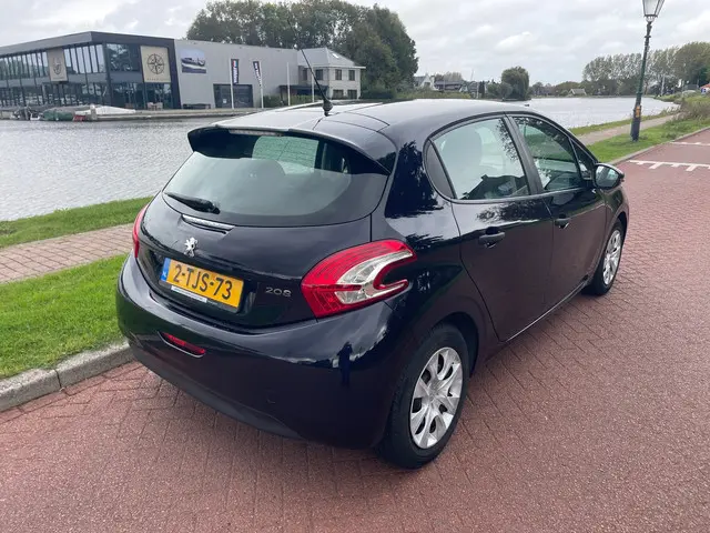 Peugeot 208 1.0 VTi Access 2014 Benzine 3