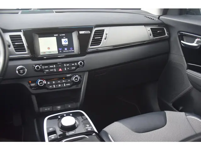 Kia e-Niro DynamicLine 64 kWh trekhaak 2019 Elektrisch 12