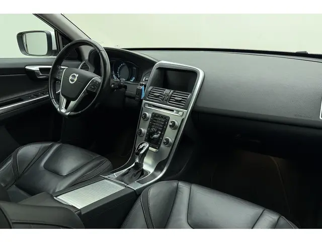 Volvo XC60 2.0 T5 FWD Ocean Race 2015 Benzine 17