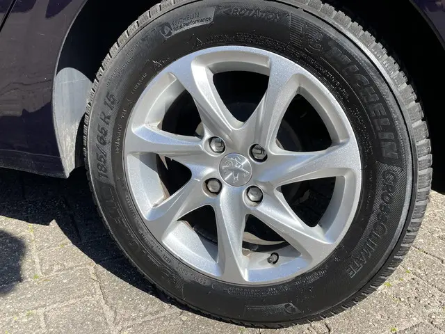 Peugeot 208 1.2 PureTech Style 2015 Benzine 25