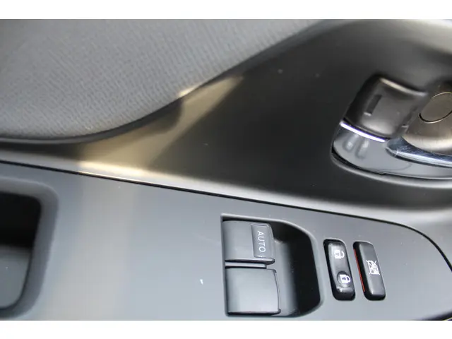 Toyota Yaris 1.5 Hybrid Aspiration 2015 Hybride Benzine 23