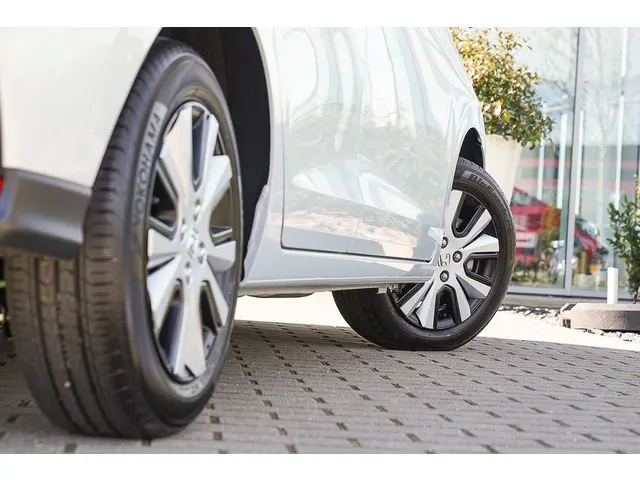 Honda Jazz 1.5i e:HEV ELEGANCE 2024 Hybride Benzine 14
