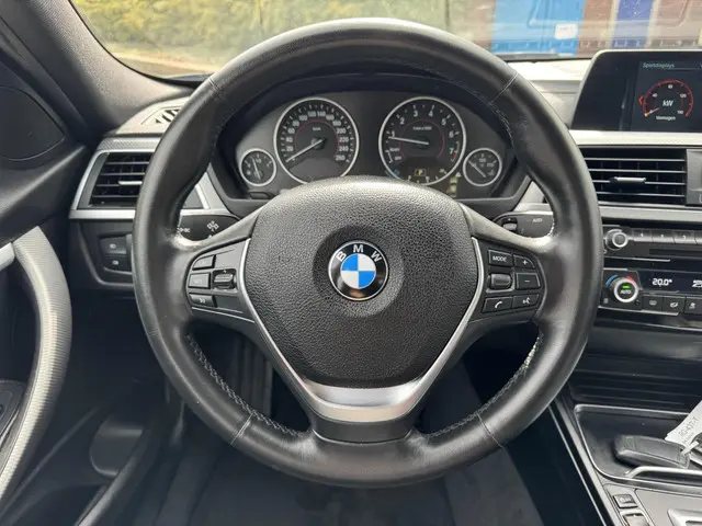 BMW 3 Serie 320i Corporate Lease Executive 2017 Benzine 24