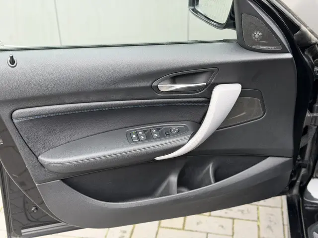 BMW 1 Serie 120i M Sport High Executive 2017 Benzine 21