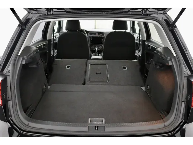 Volkswagen Golf 1.0 TSI Highline zwart 2017 Benzine 32