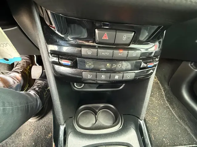 Peugeot 2008 1.2 PureTech Allure 2019 Benzine 15