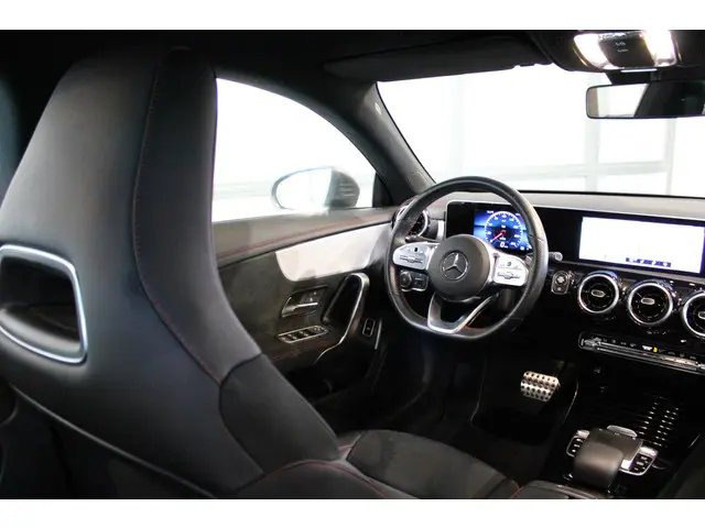 Mercedes-Benz CLA Coupé 180 Advantage 2019 Benzine 31