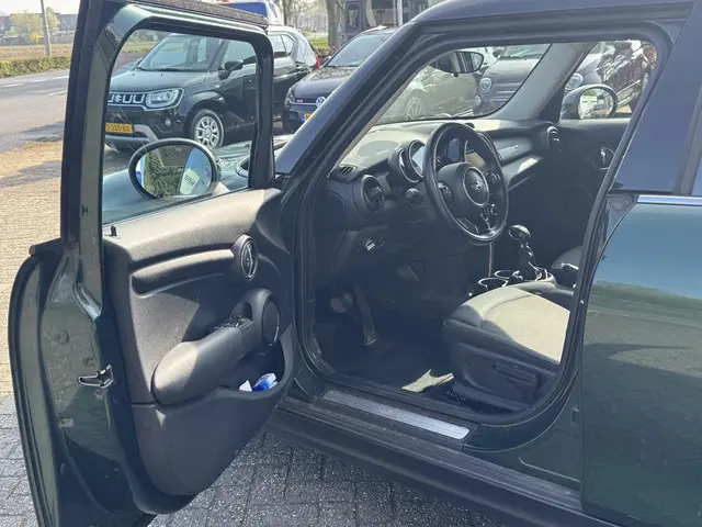 MINI Cooper Mini 1.5 Business 2016 Benzine 12