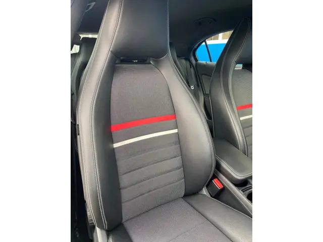 Mercedes-Benz A-Klasse 180 4U3 2013 Benzine 23