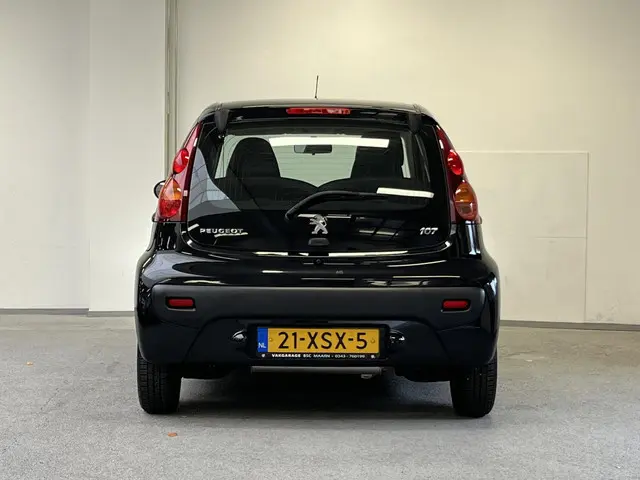 Peugeot 107 1.0 Active 2012 Benzine 7