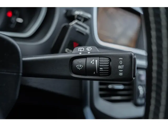 Volvo V40 T4 190pk R-Design 2018 Benzine 34