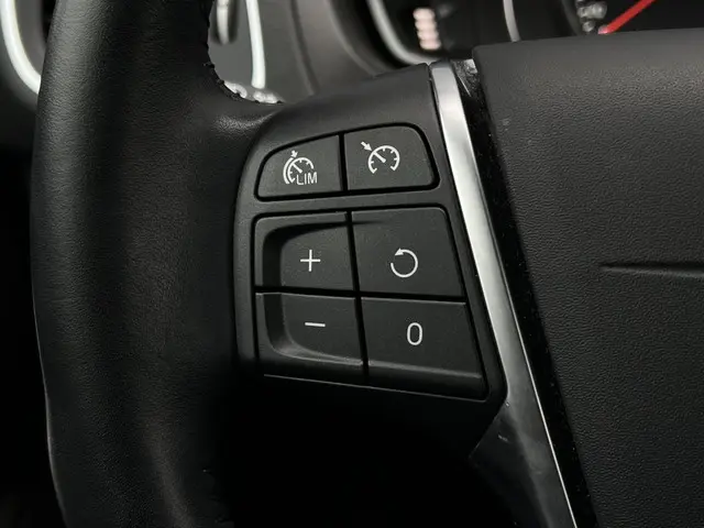 Volvo V40 T2 Nordic+ 2017 Benzine 17