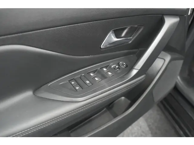Peugeot 308 PureTech 130 Allure 2022 Benzine 25
