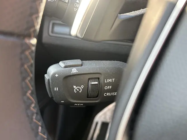 Peugeot 3008 1.6 HYbrid 225 GT 2023 Hybride Benzine 31