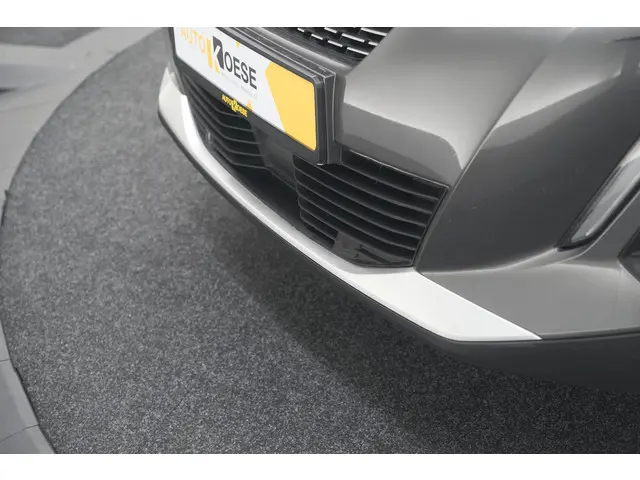 Peugeot 2008 PureTech 130 Allure Pack 2020 Benzine 17