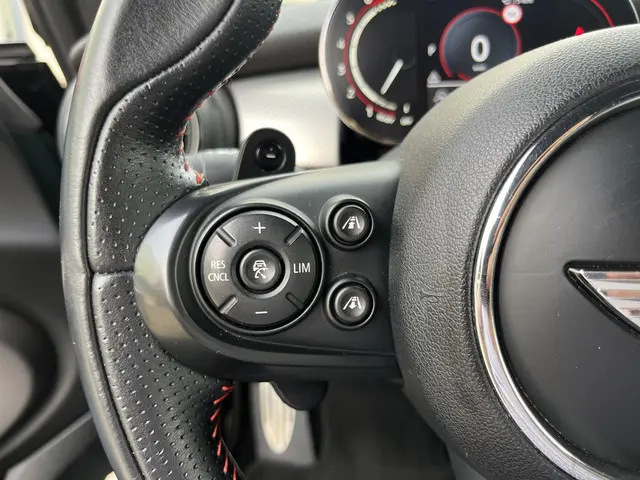 MINI Cooper Cabrio 2.0 John Works Chili 2017 Benzine 44