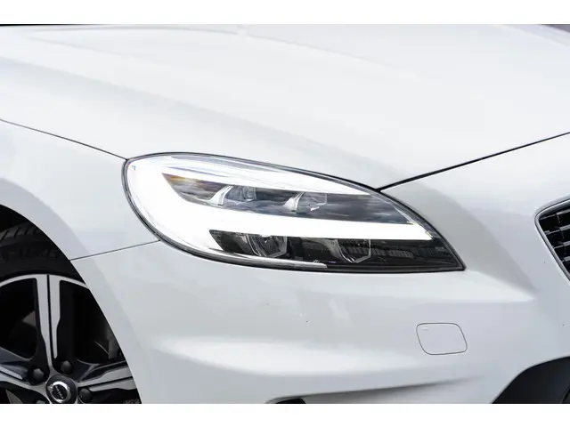 Volvo V40 1.5 T3 Polar+ Sport 2020 Benzine 4