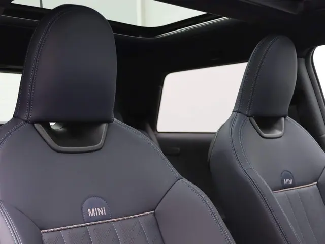 MINI 3-Deurs C 2025 Benzine 22