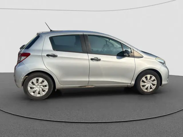 Toyota Yaris 1.0 VVT-i Comfort 2012 Benzine 17