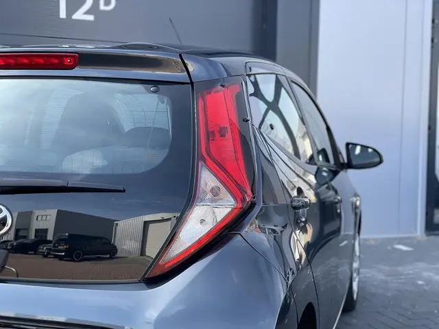 Toyota Aygo 1.0 VVT-i x-play 2019 Benzine 8
