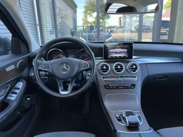 Mercedes-Benz C-Klasse 180 Premium Plus 2018 Benzine 20