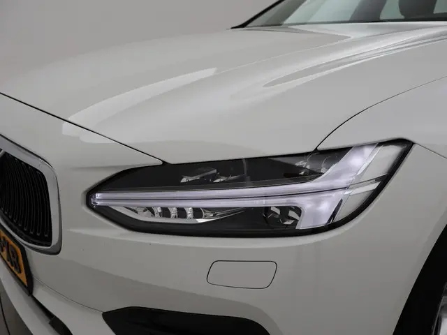 Volvo V90 2.0 T4 190 PK AUT. 2019 Benzine 28