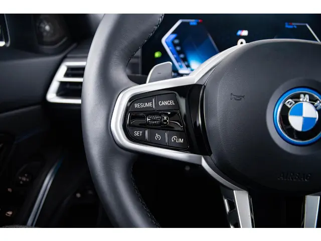 BMW 3 Serie Touring 330e 2025 Hybride Benzine 55