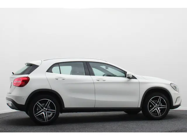 Mercedes-Benz GLA 180 Ambition Automaat 2015 Benzine 9
