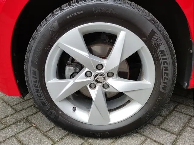 Škoda Kamiq 1.0 TSI DSG Sport Business 2021 Benzine 10