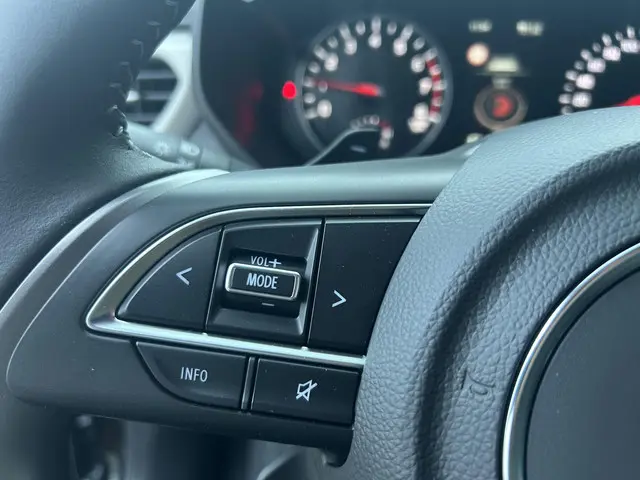 Suzuki Swift 1.2 Style Smart Hybrid 2025 Benzine 11