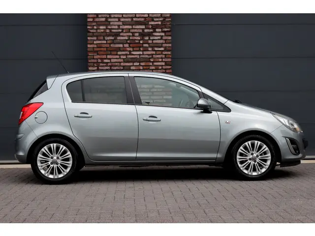 Opel Corsa 1.4-16V Cosmo | 2014 Benzine 11