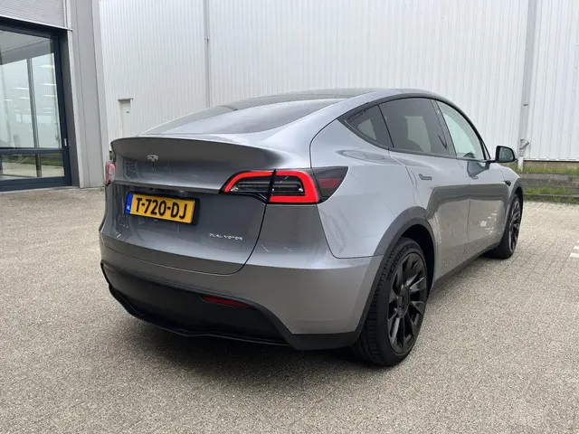 Tesla Model Y Long Range AWD 75 kWh 2023 Elektrisch 62