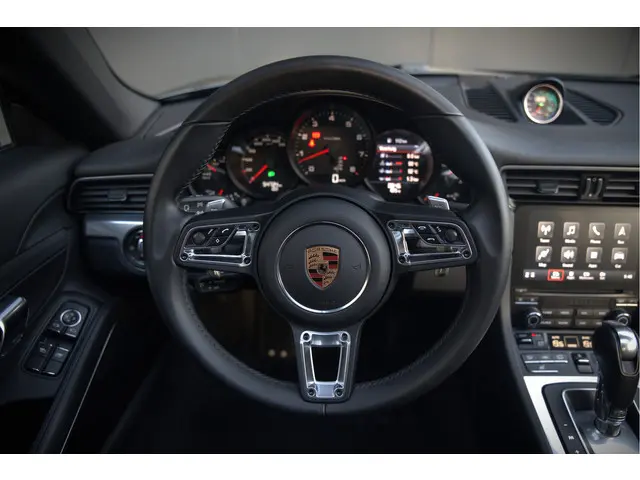 Porsche 911 3.0 Carrera 2018 Benzine 35