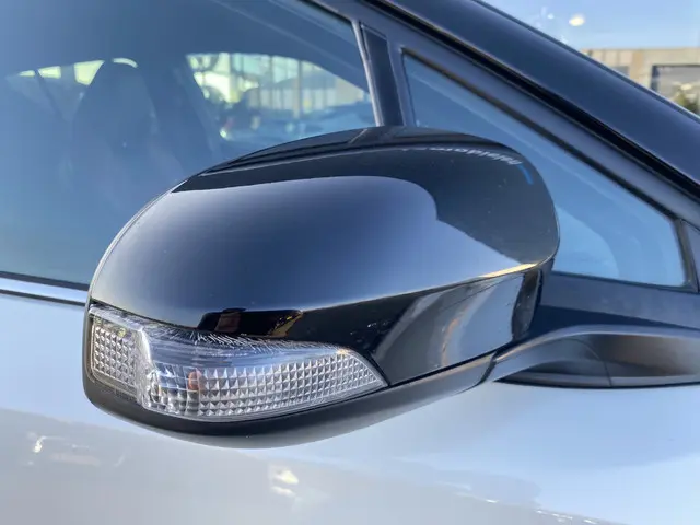 Toyota C-HR 1.8 Hybrid Bi-Tone 2018 Hybride Benzine 8