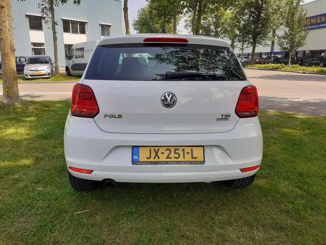 Volkswagen Polo 1.2 TSI Highline *Cruise*Navi* 2016 Benzine 4