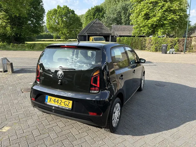 Volkswagen up! 1.0 2023 Benzine 6