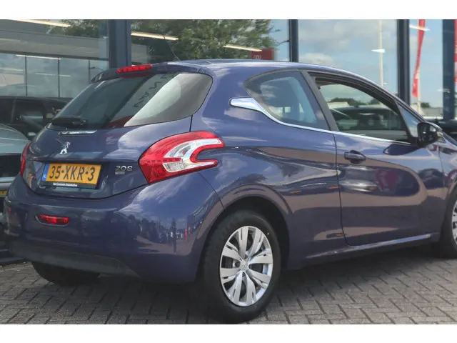 Peugeot 208 1.6 e-HDi Active 2012 Diesel 18