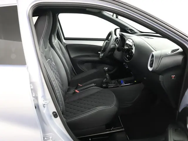 Toyota Aygo X 1.0 VVT-i MT JBL 2025 Benzine 21