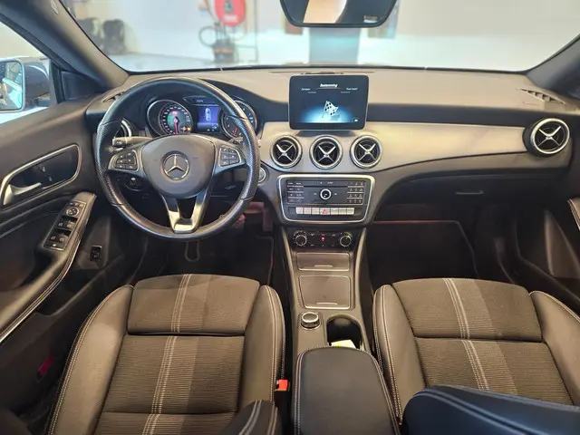 Mercedes-Benz CLA 180 Prestige 2019 Benzine 14