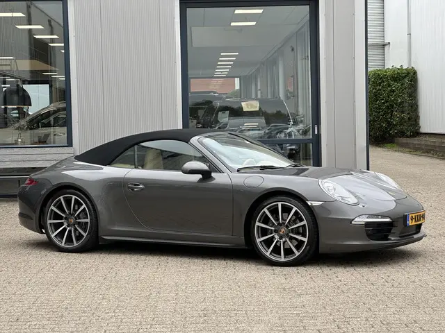 Porsche 911 Cabrio 3.4 Carrera 4 2013 Benzine 27