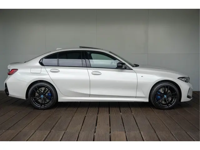 BMW 3 Serie Sedan 320e 2025 Hybride Benzine 4