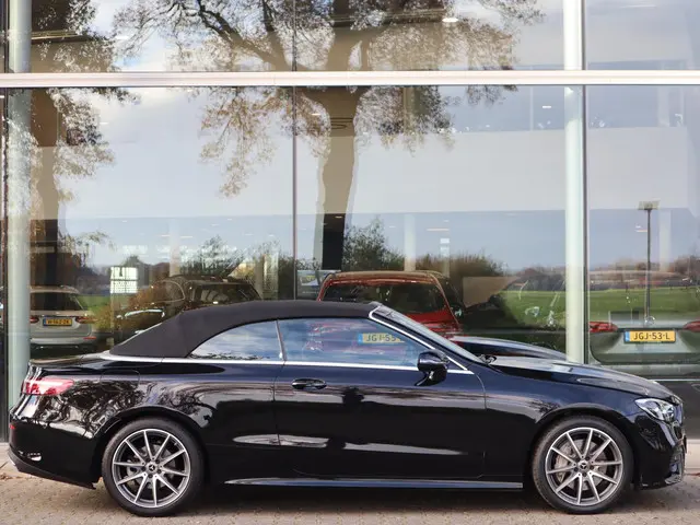 Mercedes-Benz E-Klasse Cabrio 200 AMG Line 2021 Benzine 9