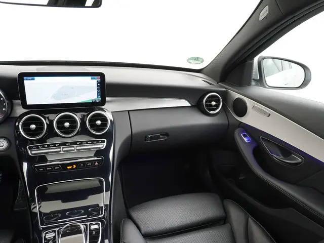 Mercedes-Benz C-Klasse 180 AMG line 2019 Benzine 19