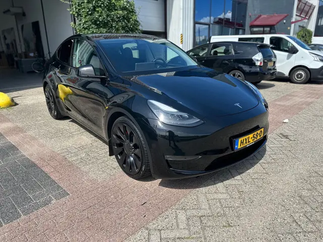 Tesla Model Y 3
